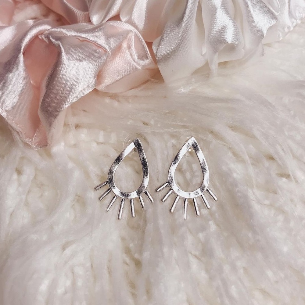 Teardrop silver sunshine earrings 🌞
